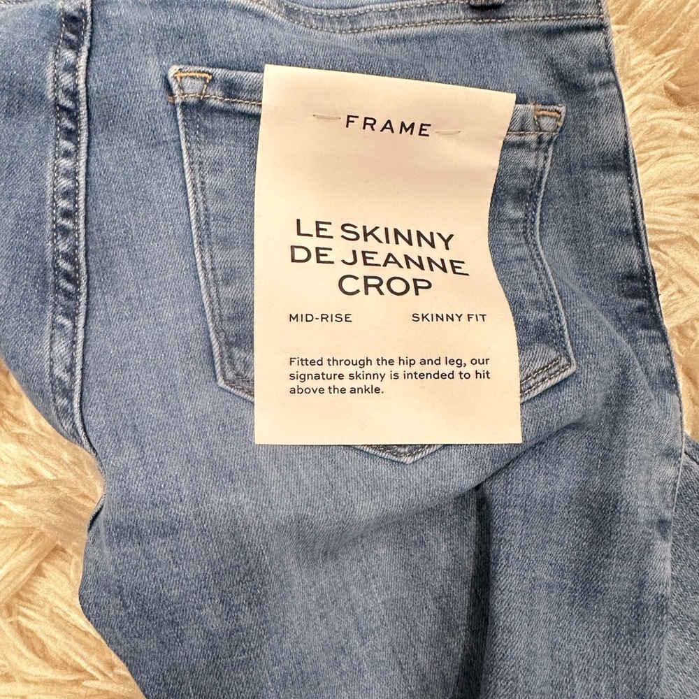 NWT Frame Le Skinny De Jeanne crop jeans in the color Maiden